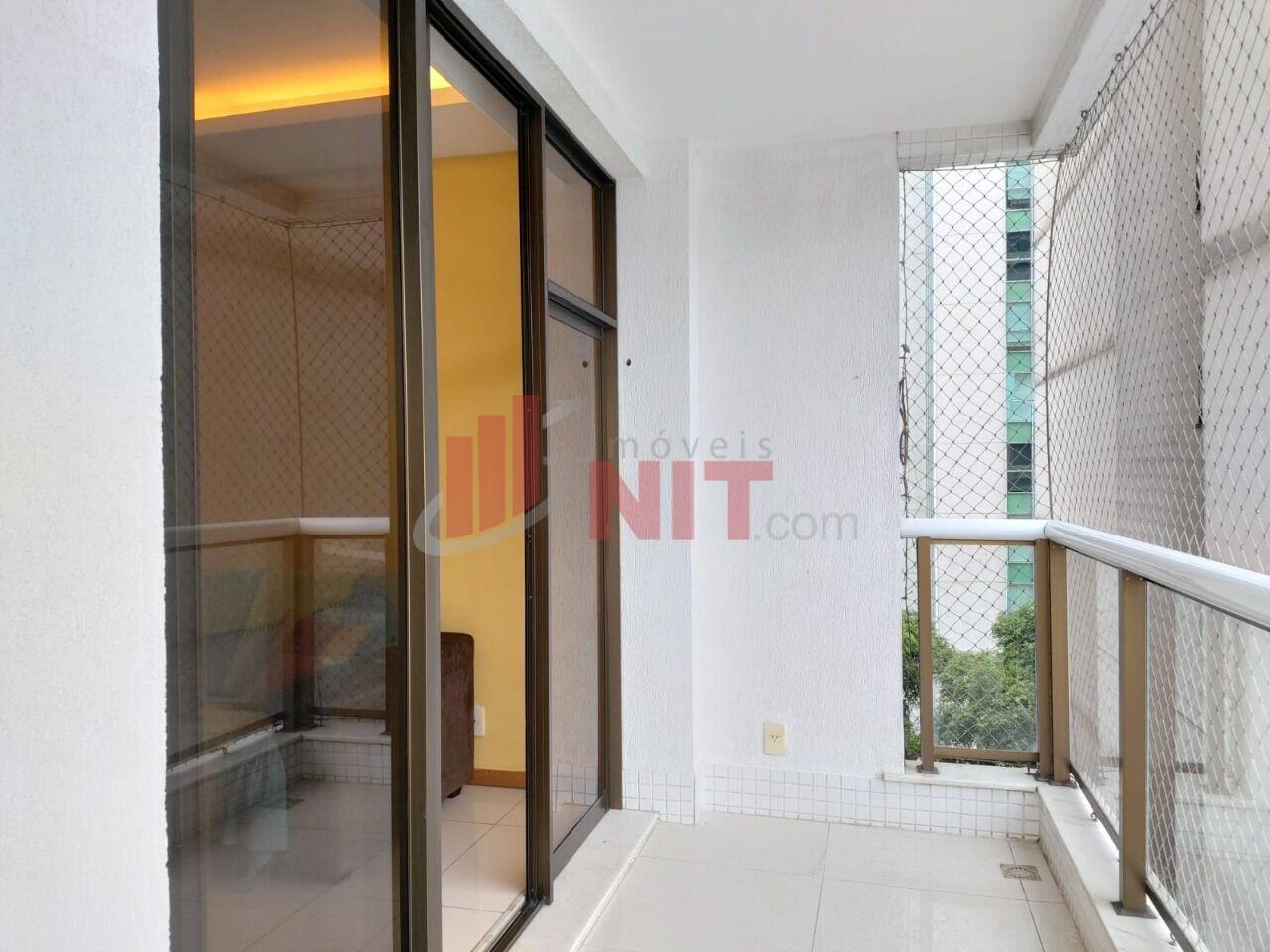 Apartamento à venda com 3 quartos, 100m² - Foto 2