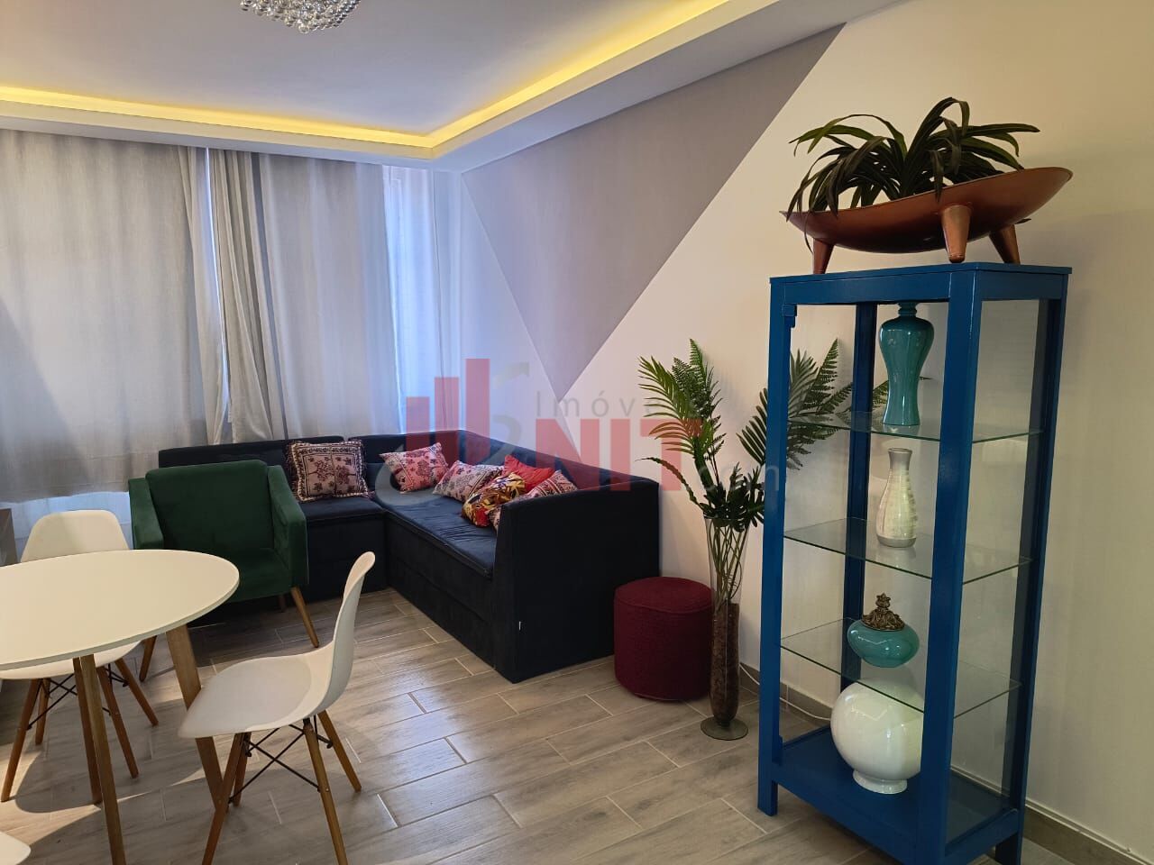 Apartamento à venda com 2 quartos, 75m² - Foto 2