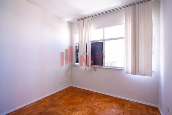 Apartamento à venda com 2 quartos, 75m² - Foto 24