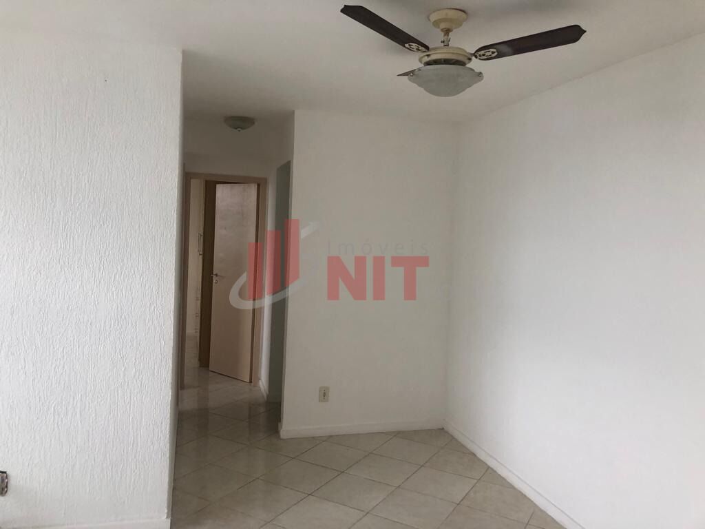 Apartamento à venda com 2 quartos, 60m² - Foto 4