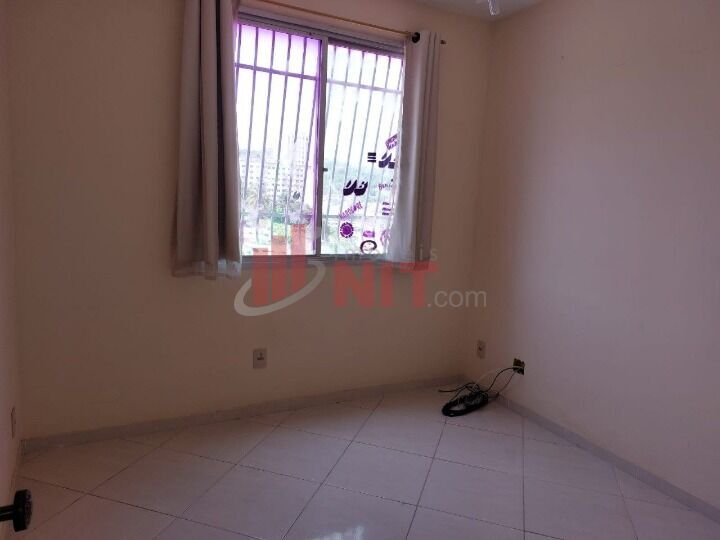 Apartamento à venda com 2 quartos, 75m² - Foto 2