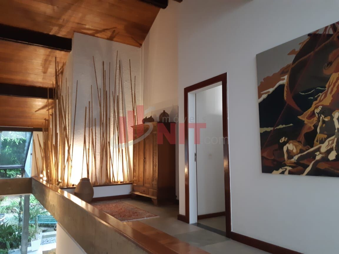 Casa à venda com 3 quartos, 365m² - Foto 18