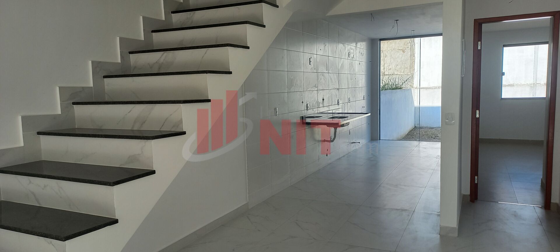 Casa à venda com 3 quartos, 180m² - Foto 3