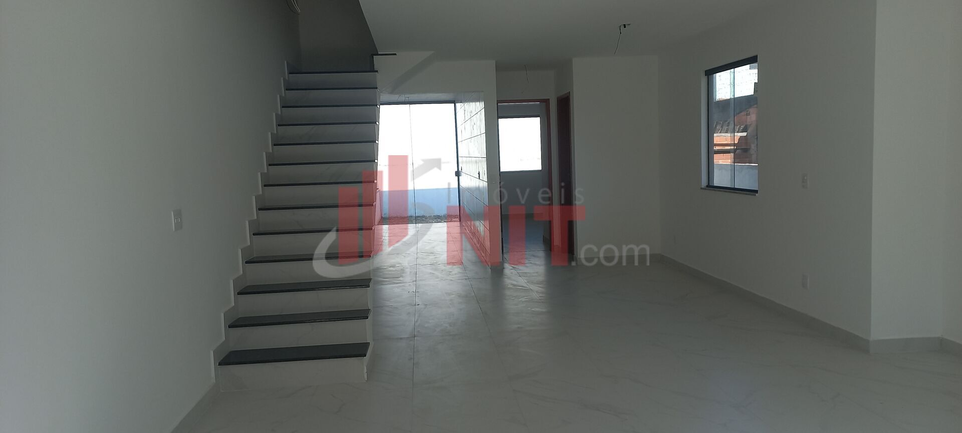 Casa à venda com 3 quartos, 180m² - Foto 2