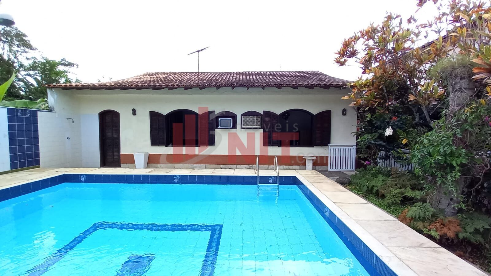 Casa de Condomínio à venda com 4 quartos, 150m² - Foto 1