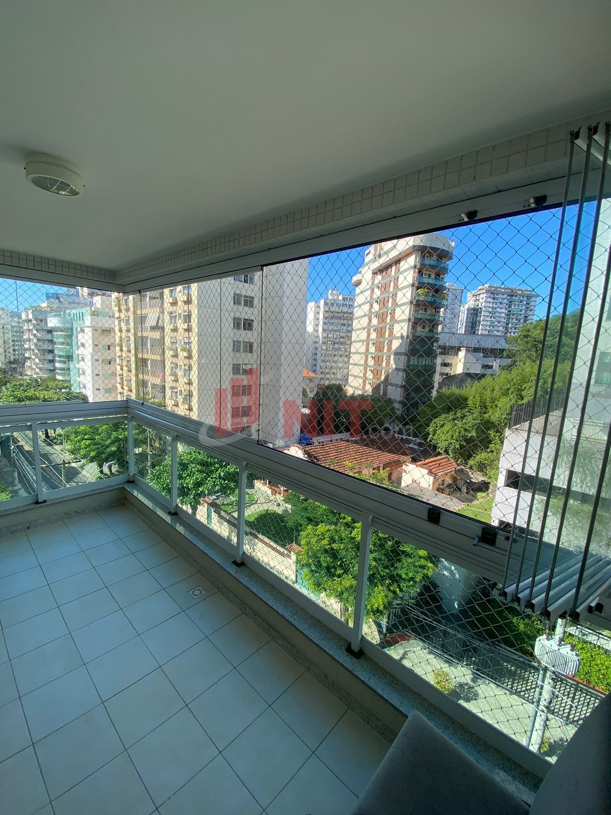 Apartamento à venda com 2 quartos, 80m² - Foto 1