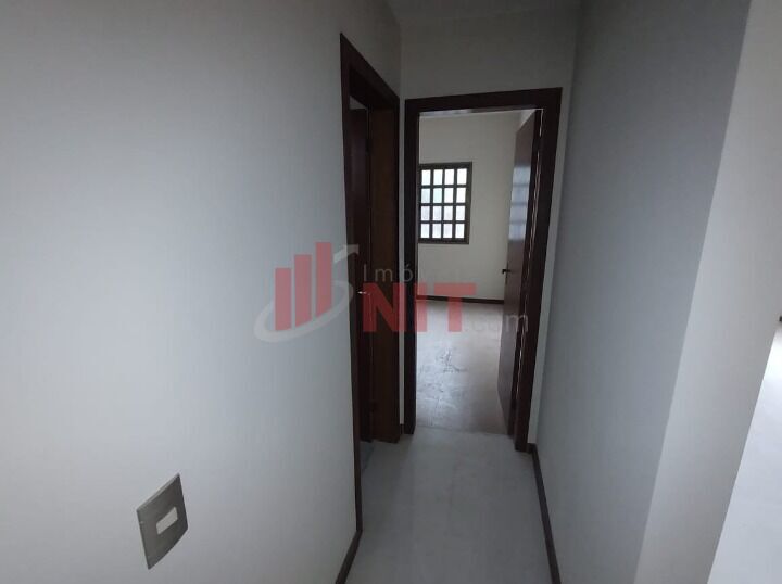 Casa à venda com 4 quartos, 180m² - Foto 17