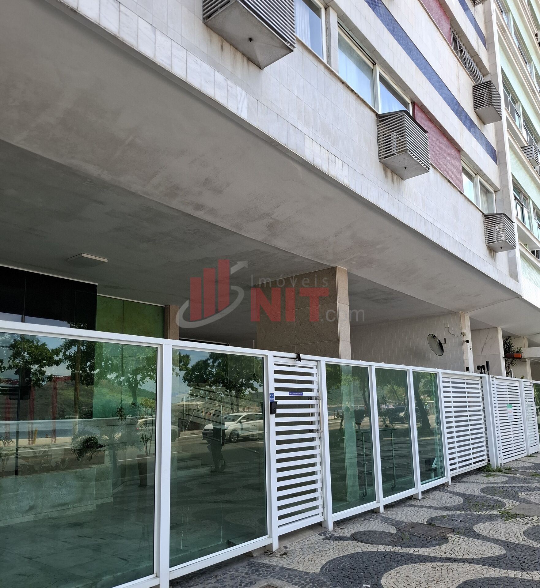 Apartamento à venda com 3 quartos, 183m² - Foto 1