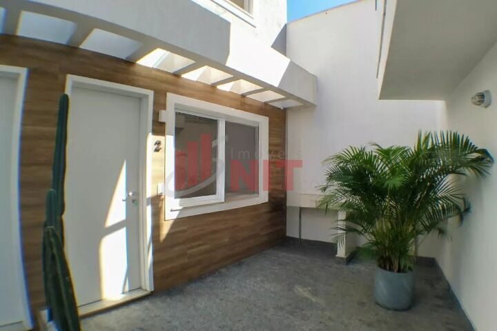 Casa à venda com 2 quartos, 72m² - Foto 2