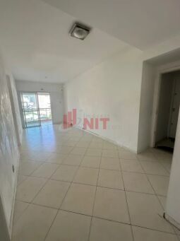 Apartamento à venda com 2 quartos, 70m² - Foto 3