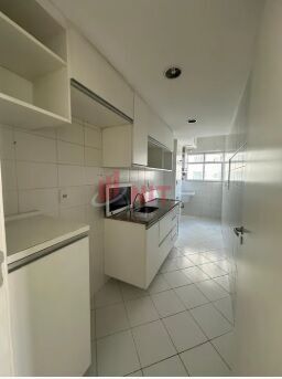 Apartamento à venda com 2 quartos, 70m² - Foto 10