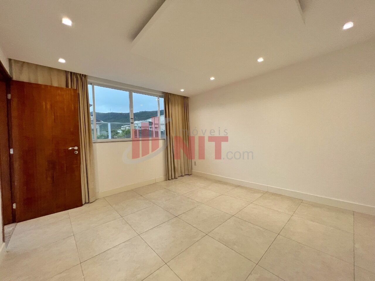 Casa de Condomínio à venda com 4 quartos, 240m² - Foto 40