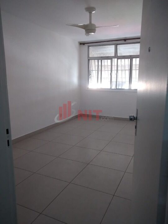 Apartamento à venda com 2 quartos, 75m² - Foto 3