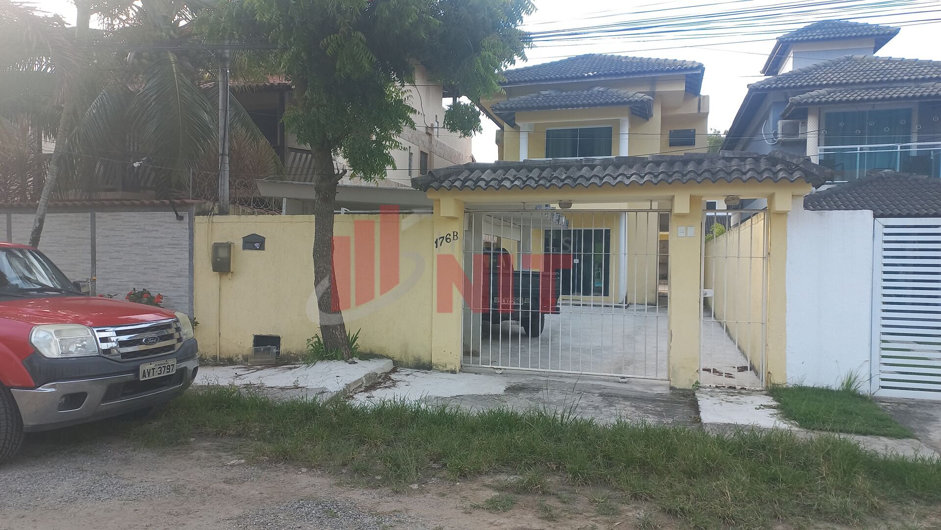 Casa à venda com 4 quartos, 230m² - Foto 1