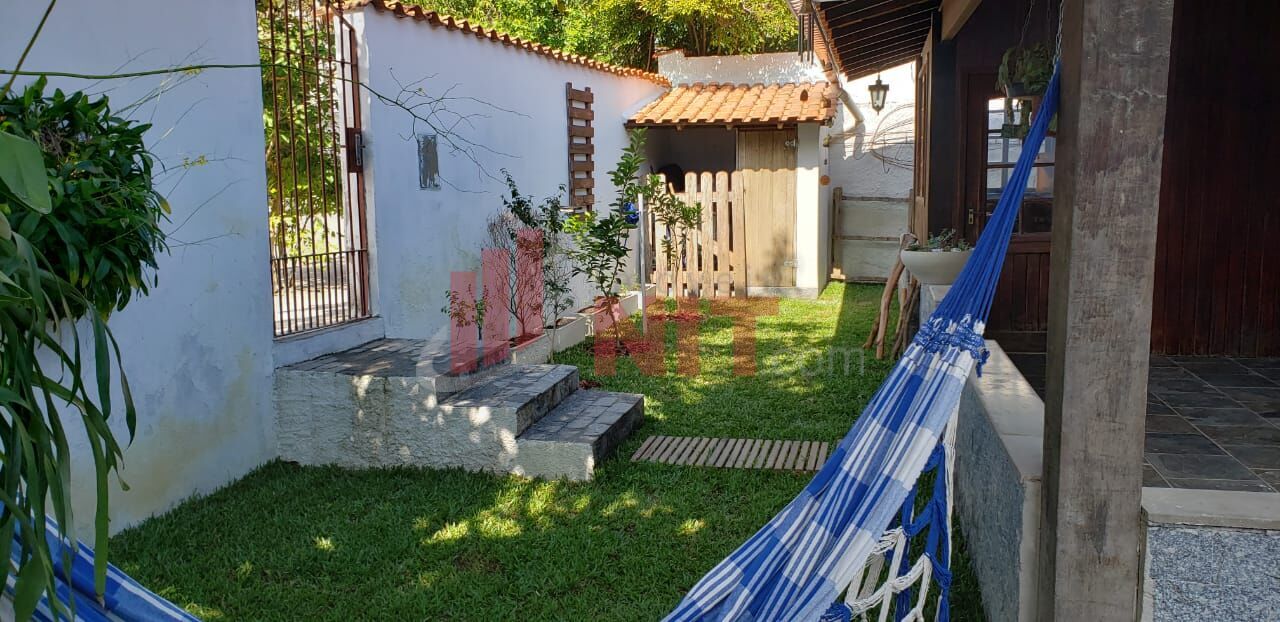 Casa à venda com 3 quartos, 200m² - Foto 2