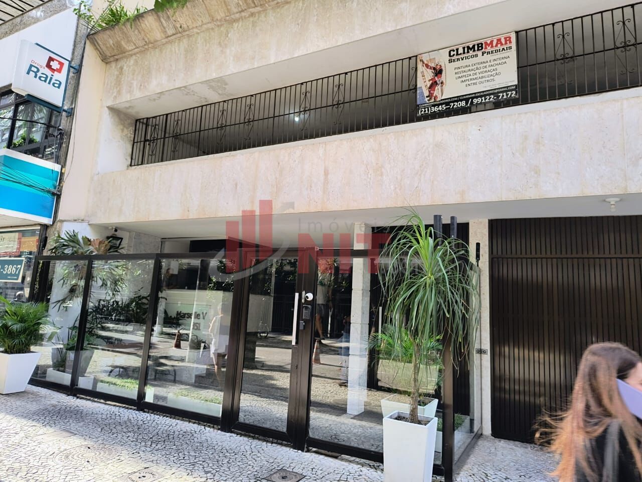 Apartamento à venda com 3 quartos, 158m² - Foto 2