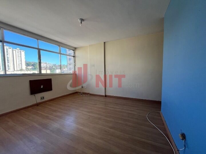 Apartamento à venda com 2 quartos, 70m² - Foto 2