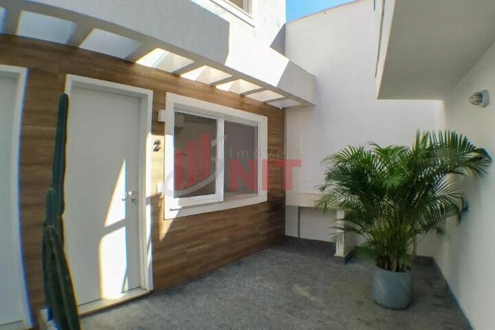 Casa à venda com 2 quartos, 69m² - Foto 2