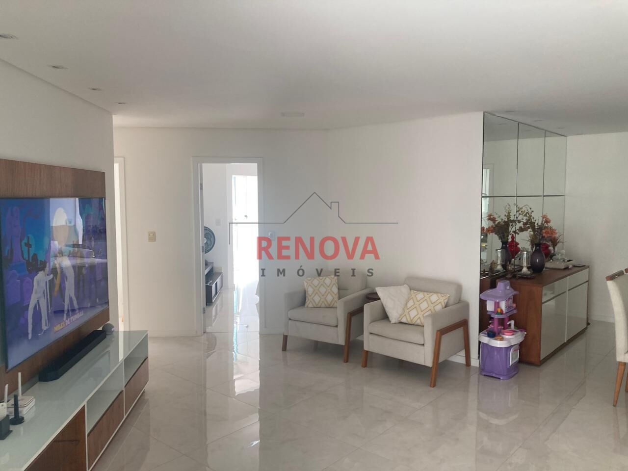 Apartamento à venda com 3 quartos, 123m² - Foto 2