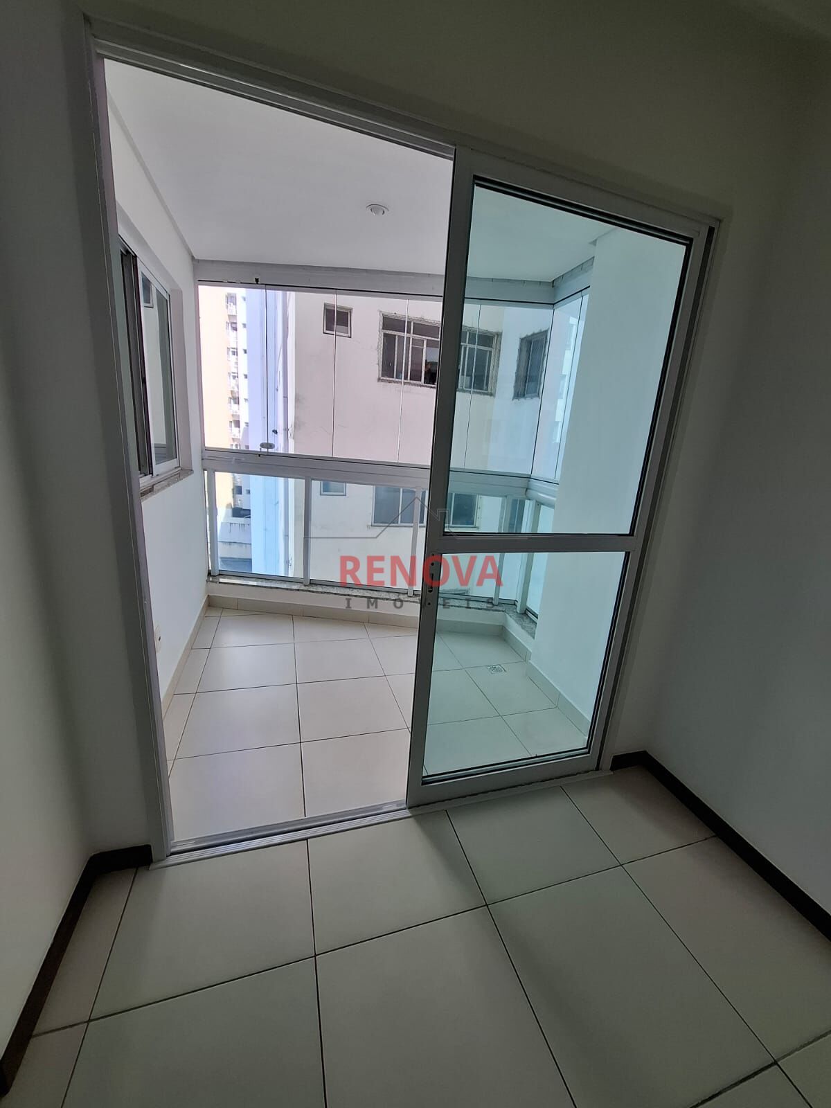 Apartamento à venda com 2 quartos, 75m² - Foto 5