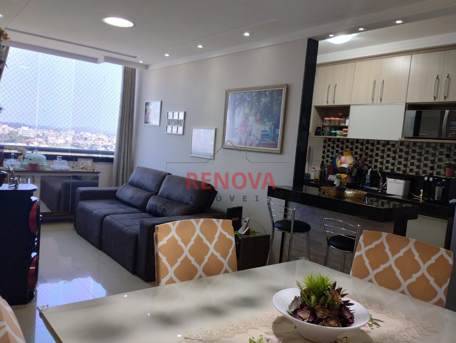 Apartamento à venda com 3 quartos, 80m² - Foto 1