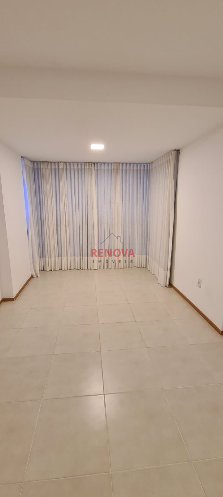 Apartamento à venda com 2 quartos, 60m² - Foto 2