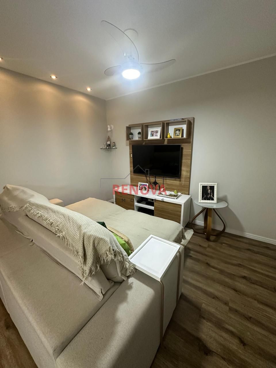 Apartamento à venda com 3 quartos, 107m² - Foto 2