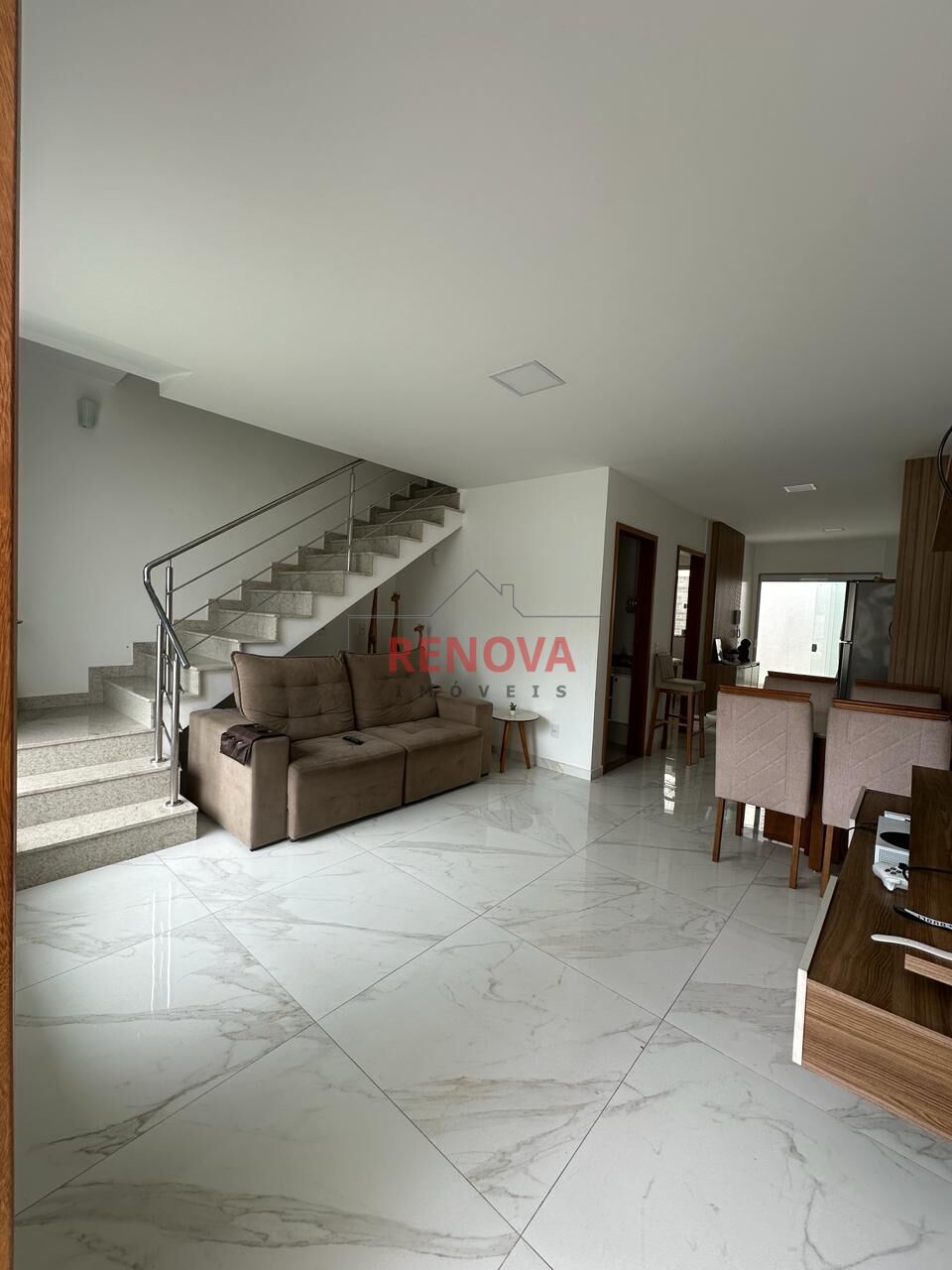 Casa à venda com 3 quartos, 90m² - Foto 2