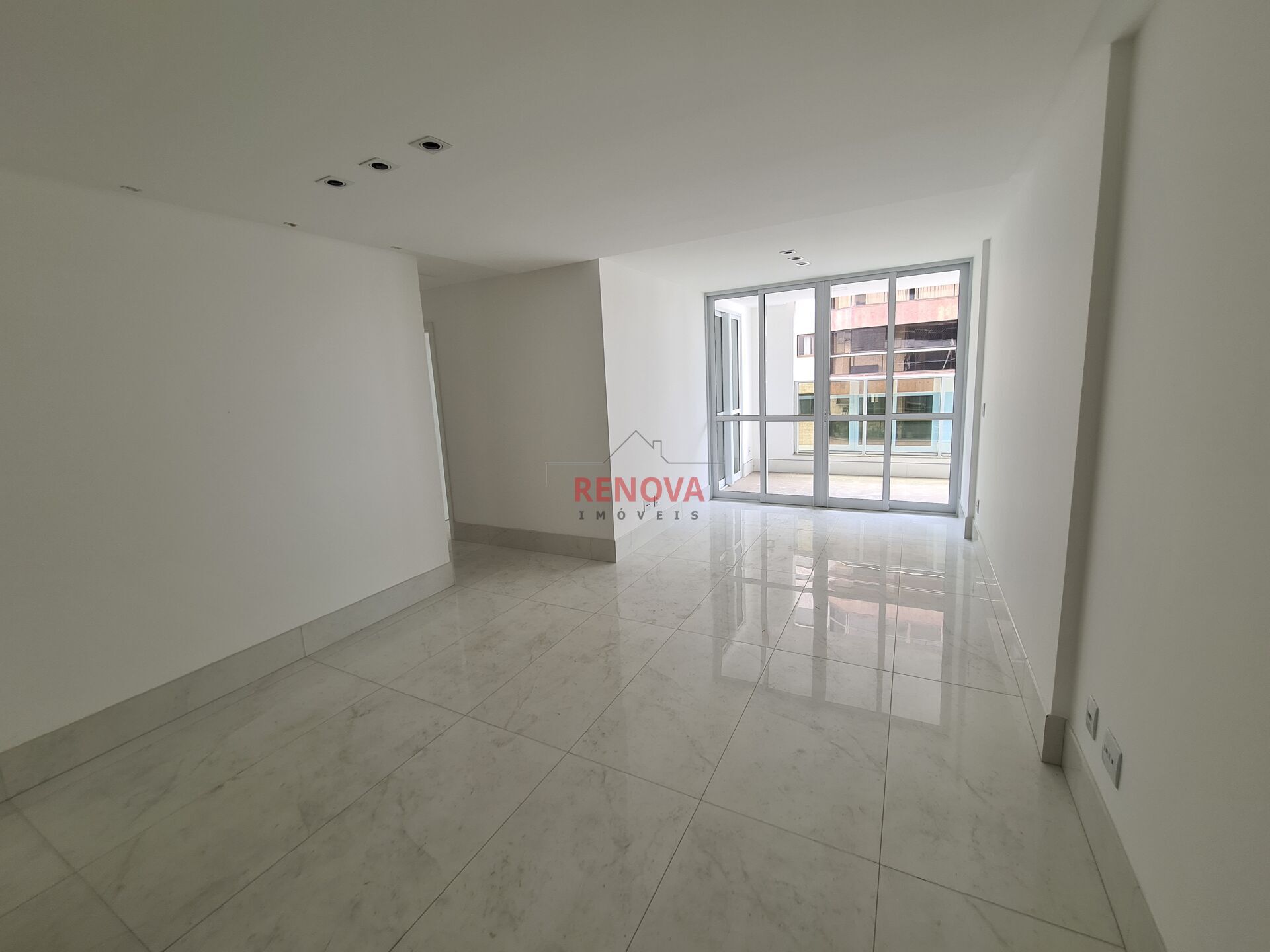 Apartamento à venda com 4 quartos, 125m² - Foto 2