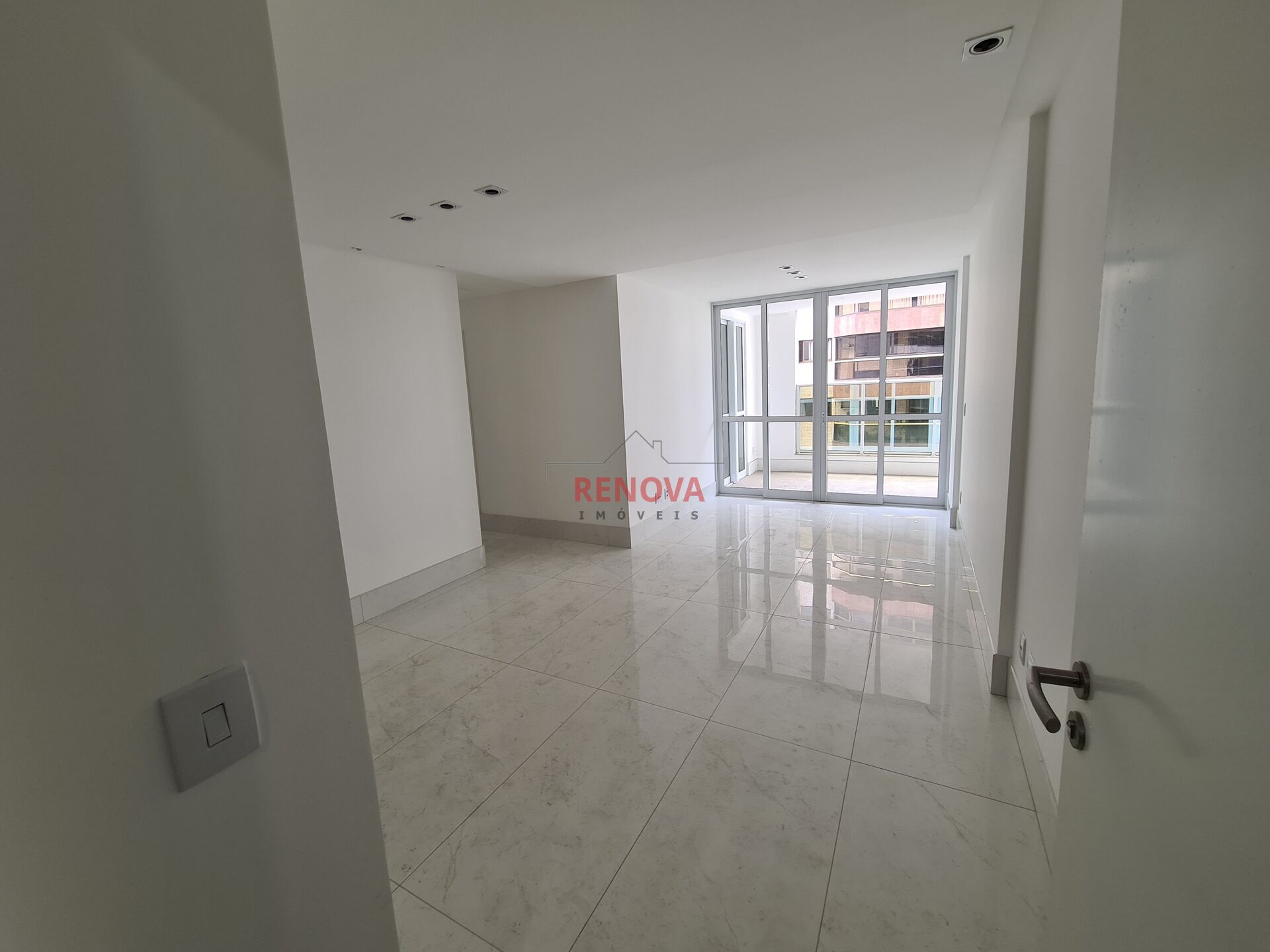 Apartamento à venda com 4 quartos, 125m² - Foto 1