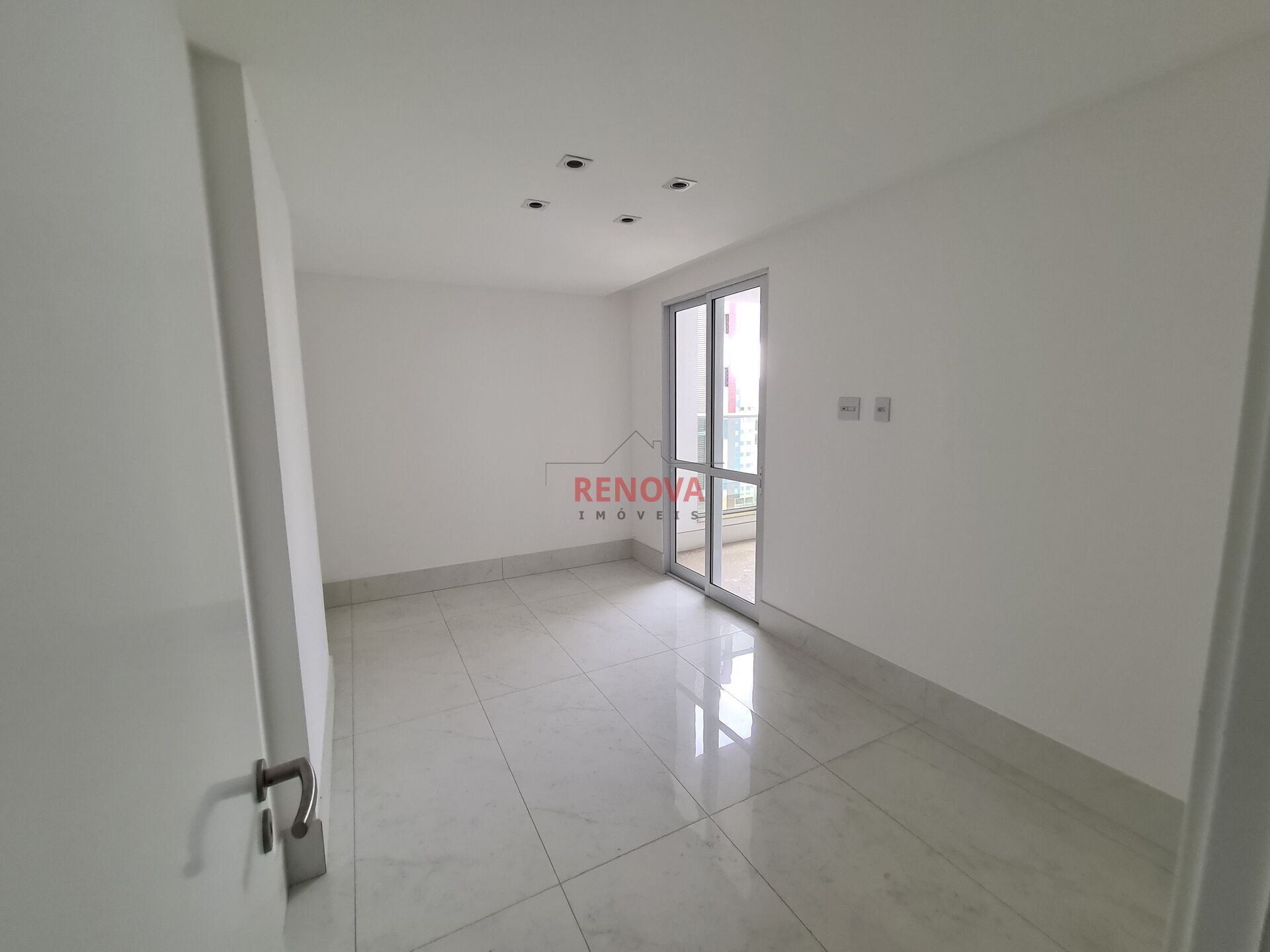 Apartamento à venda com 4 quartos, 125m² - Foto 13