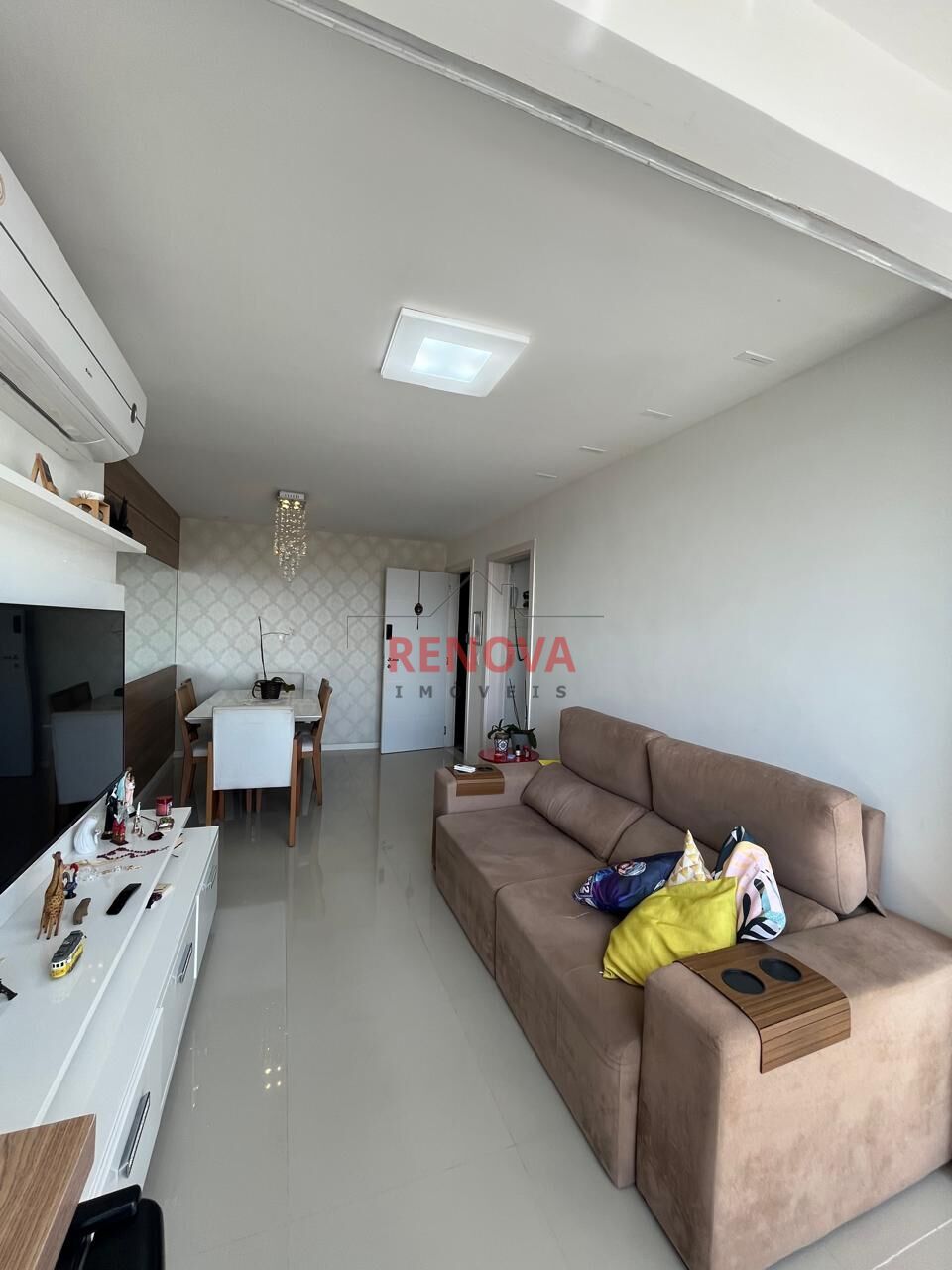 Apartamento à venda com 2 quartos, 67m² - Foto 2