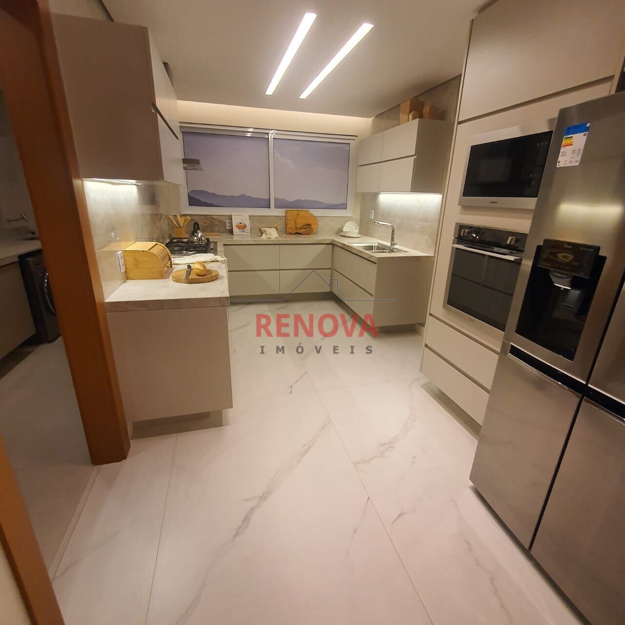 Apartamento à venda com 3 quartos, 161m² - Foto 4