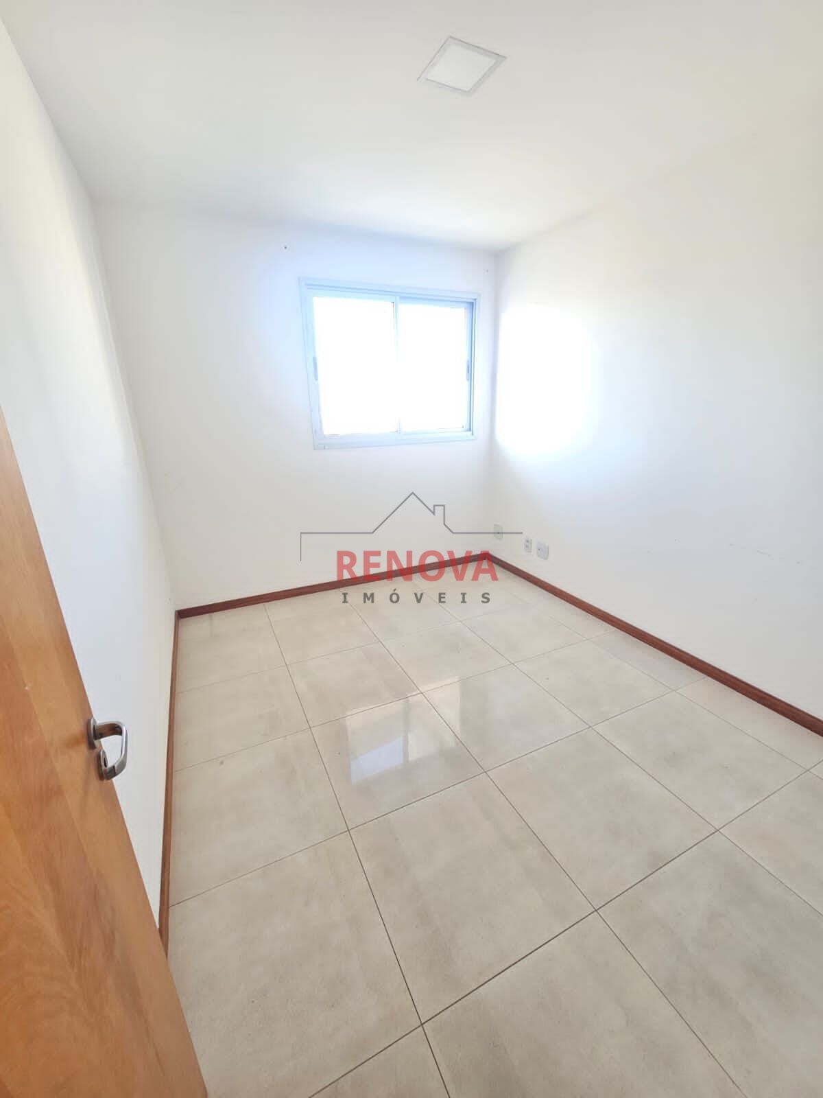 Apartamento à venda com 2 quartos, 68m² - Foto 2