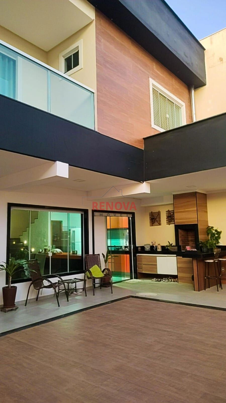 Casa à venda com 3 quartos, 204m² - Foto 1