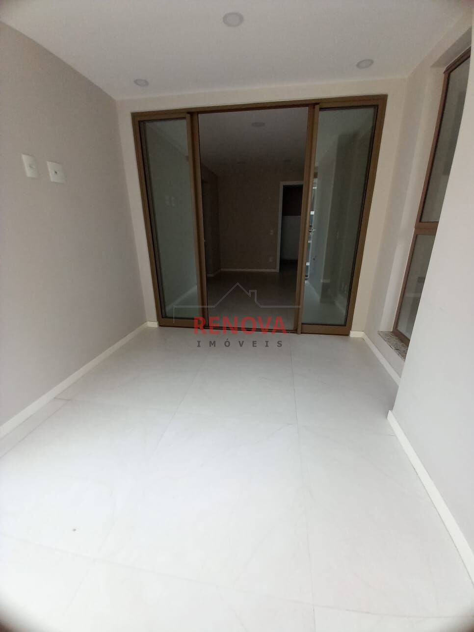 Apartamento à venda com 2 quartos, 60m² - Foto 3