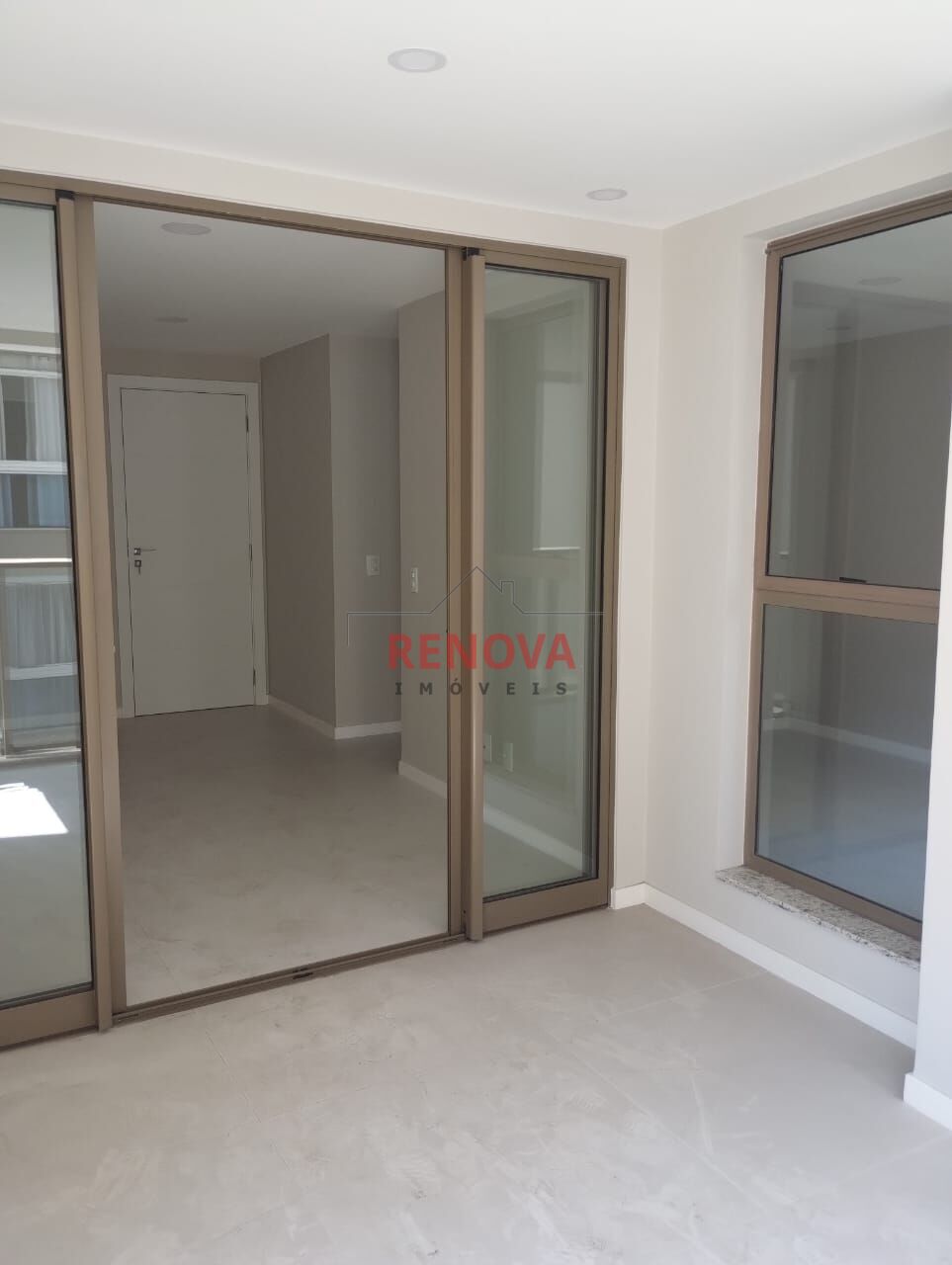 Apartamento à venda com 2 quartos, 60m² - Foto 2