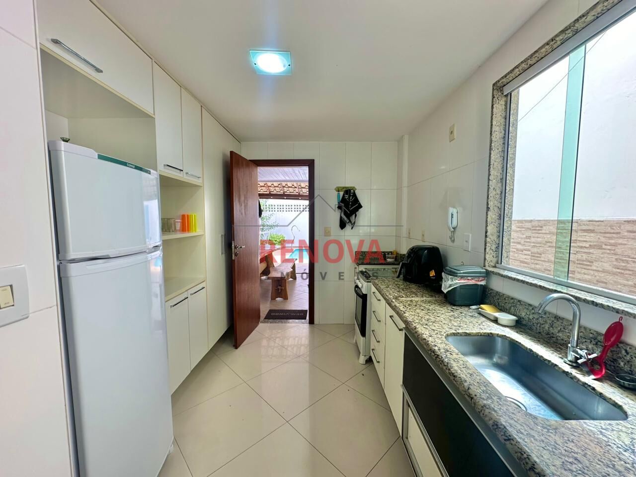 Casa à venda com 3 quartos, 200m² - Foto 15