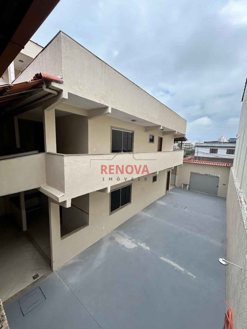 Casa à venda com 4 quartos, 441m² - Foto 1