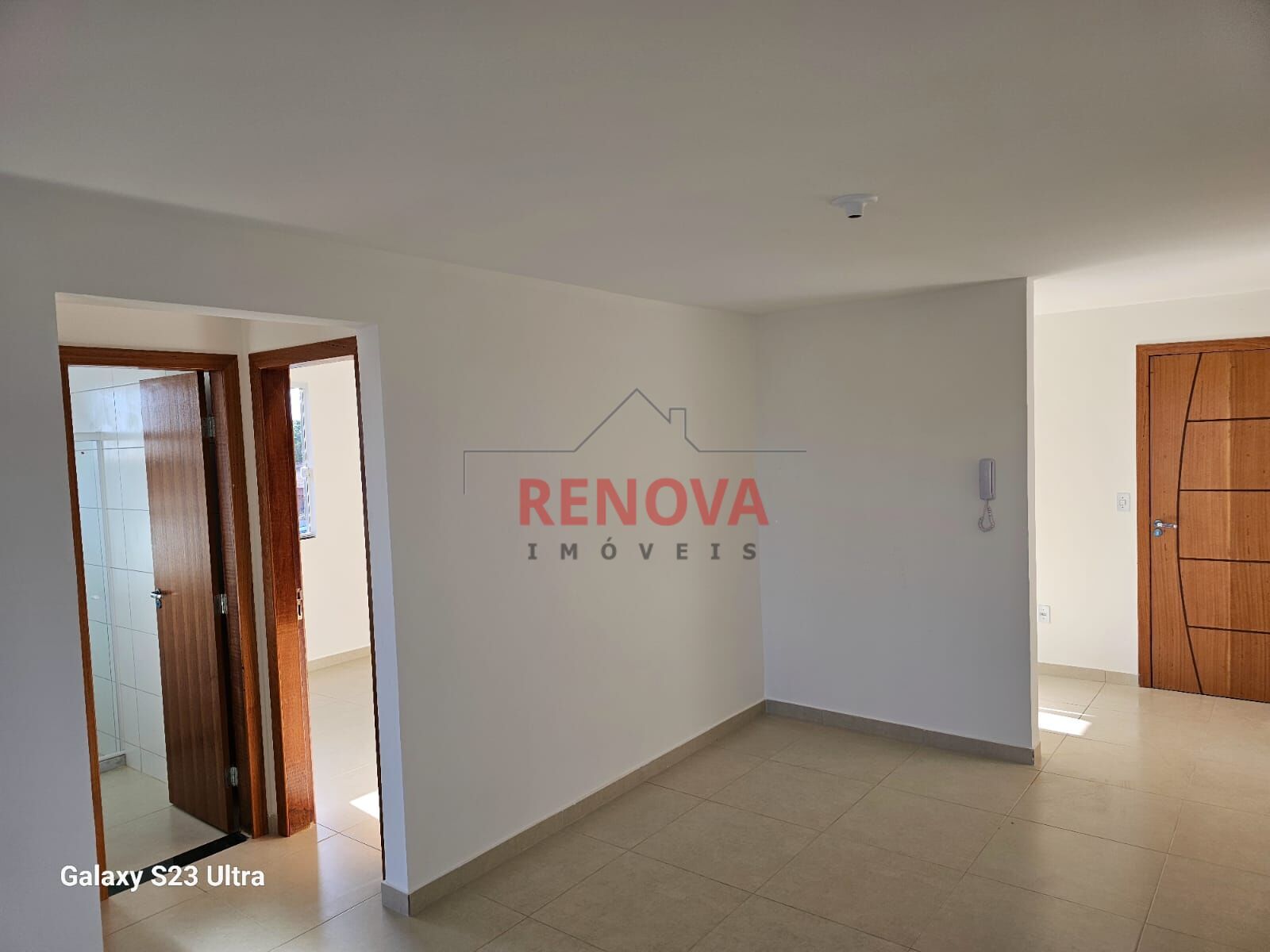 Apartamento à venda com 2 quartos, 70m² - Foto 2