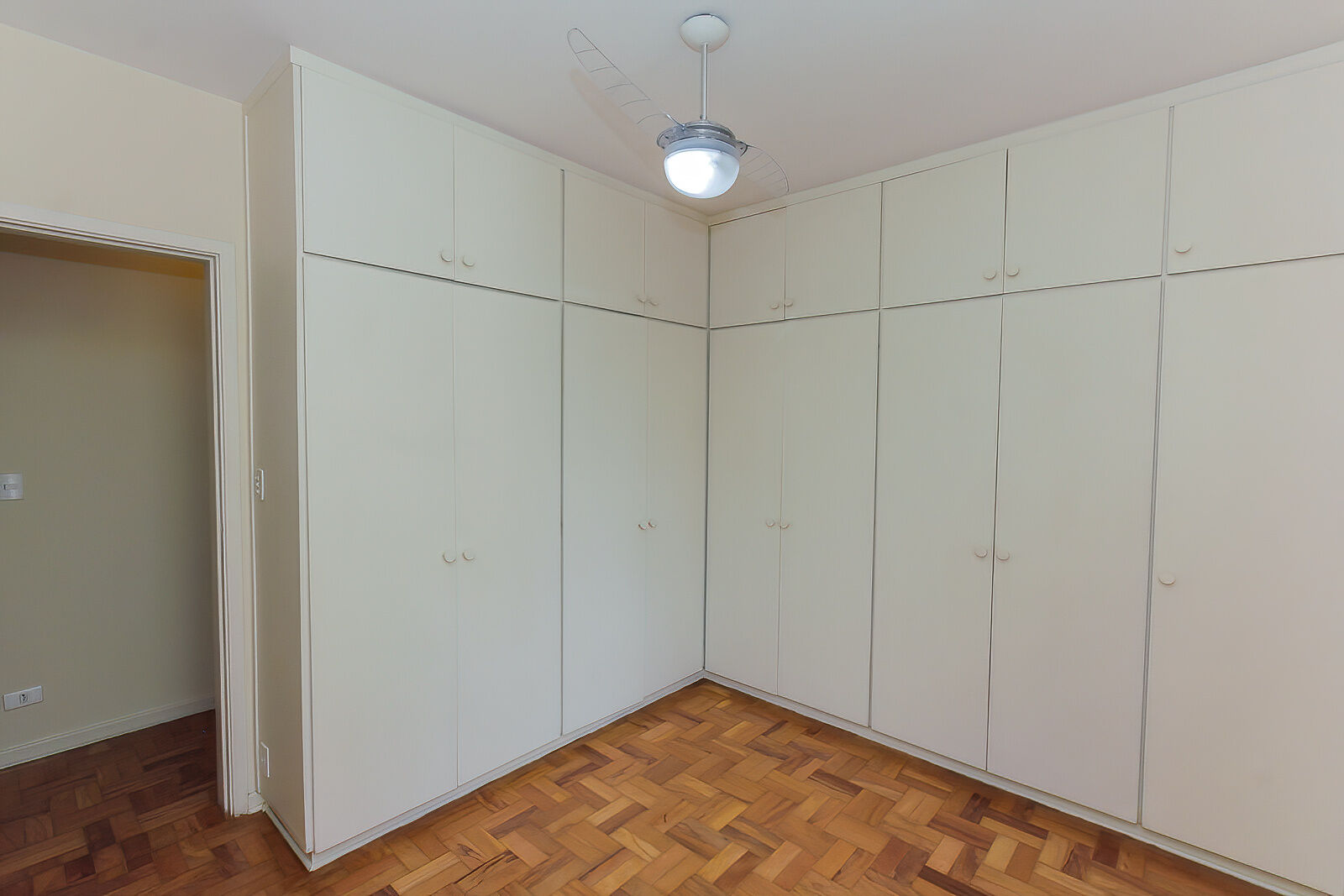 Apartamento para alugar com 3 quartos, 160m² - Foto 14