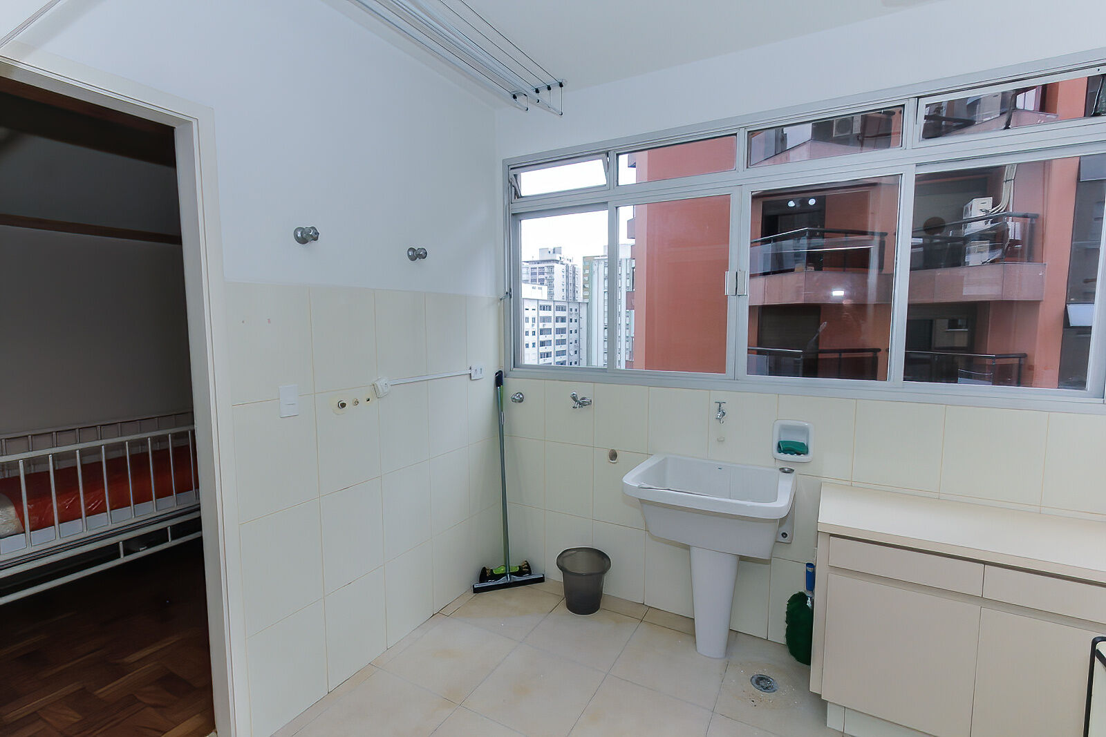Apartamento para alugar com 3 quartos, 160m² - Foto 24