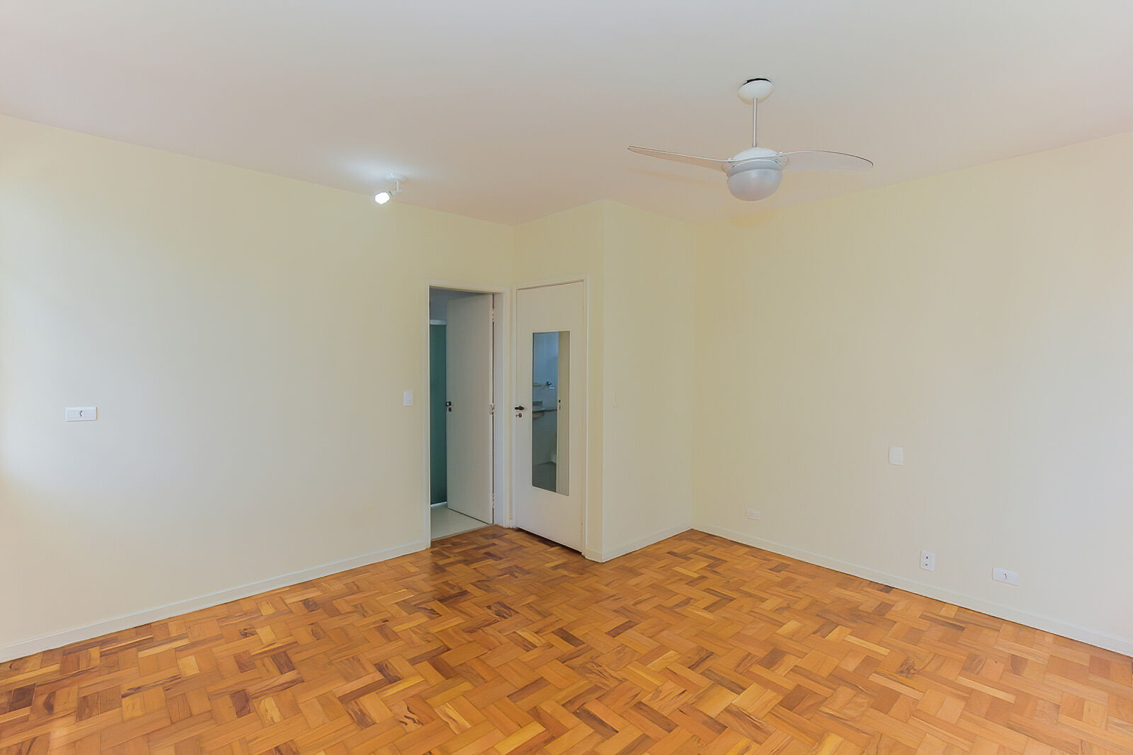 Apartamento para alugar com 3 quartos, 160m² - Foto 17