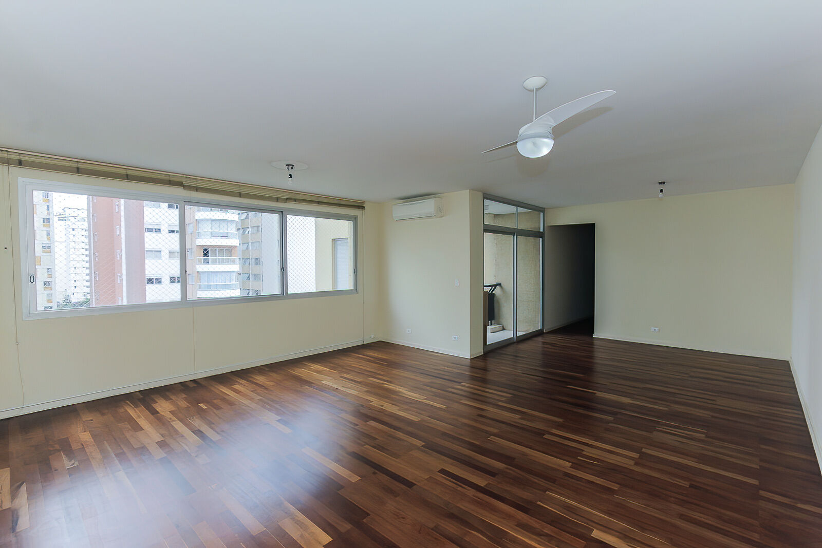 Apartamento para alugar com 3 quartos, 160m² - Foto 3
