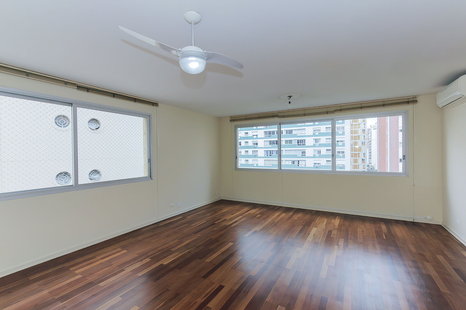 Apartamento para alugar com 3 quartos, 160m² - Foto 2