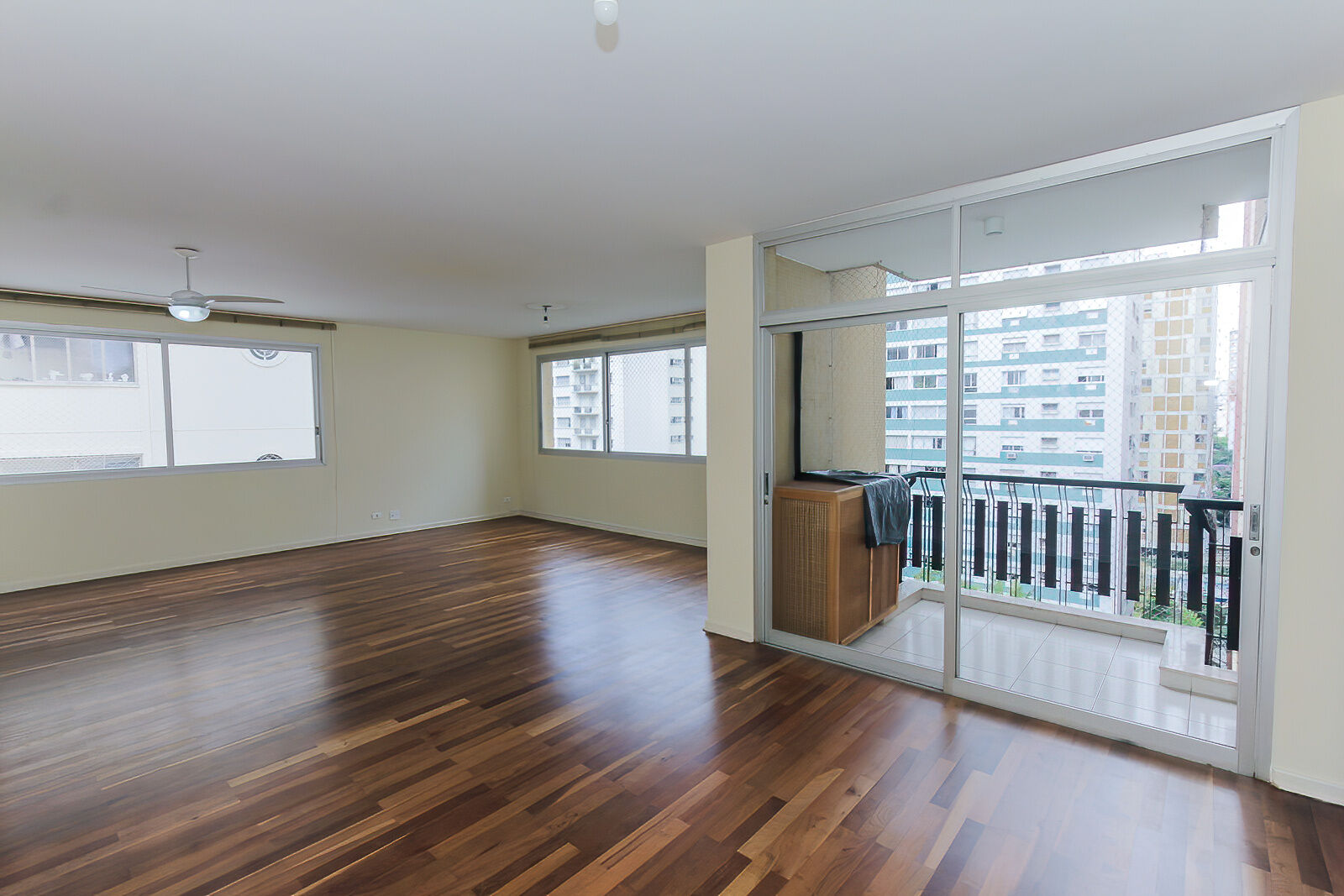 Apartamento para alugar com 3 quartos, 160m² - Foto 1