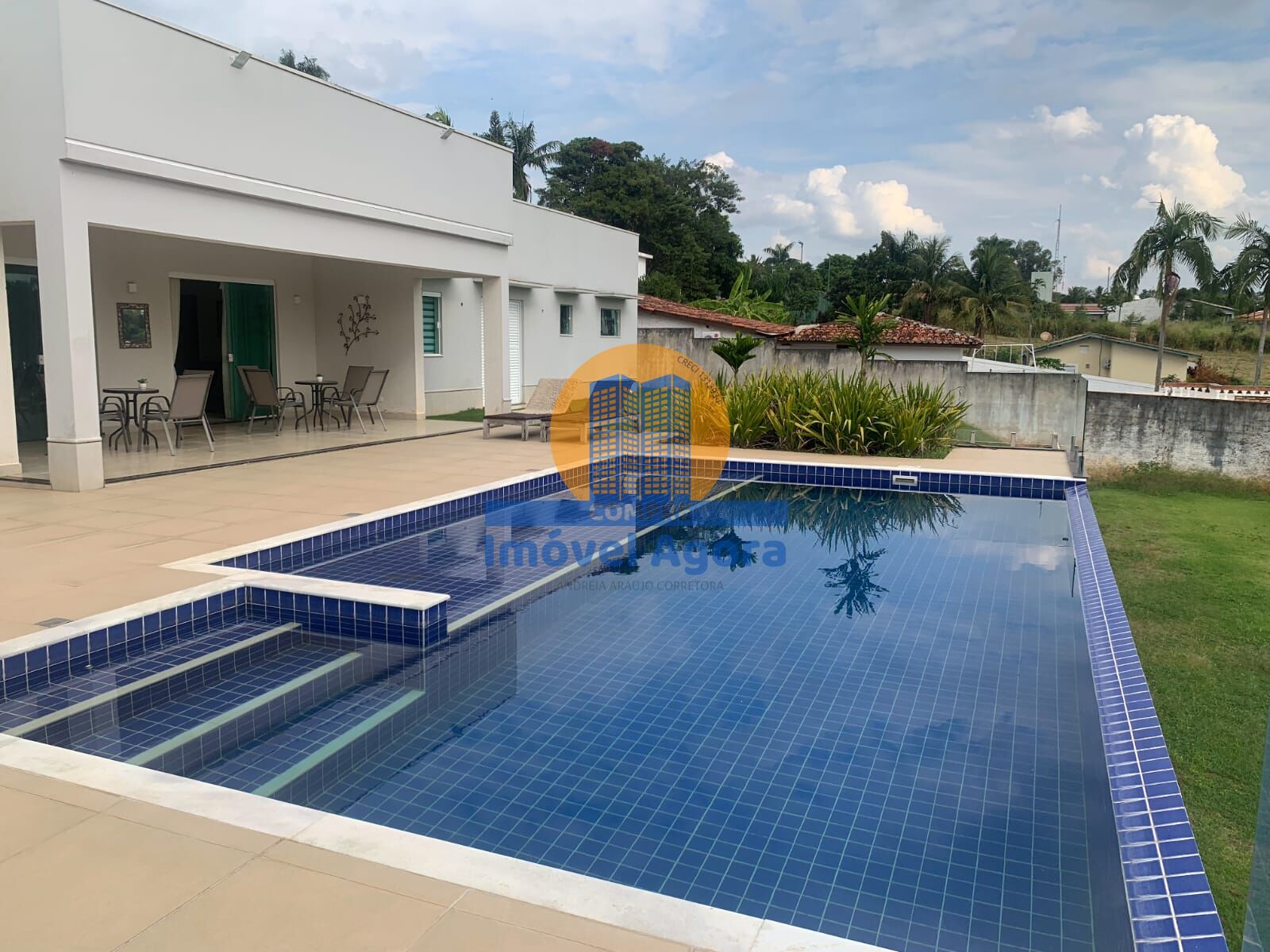 Casa de Condomínio à venda com 4 quartos, 353m² - Foto 2