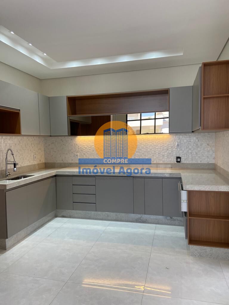 Casa, 3 quartos, 235 m² - Foto 3