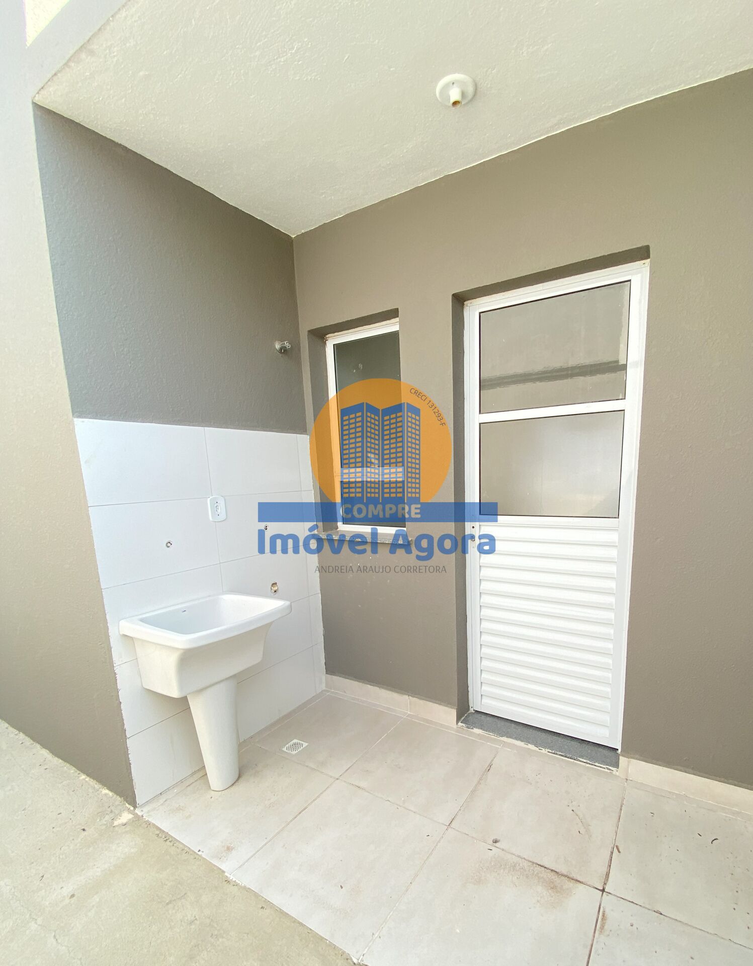 Casa à venda com 2 quartos, 53m² - Foto 3
