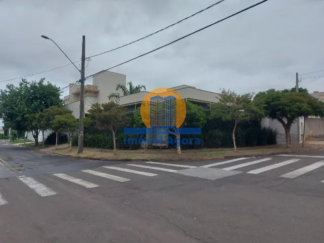 Casa à venda com 4 quartos, 200m² - Foto 2